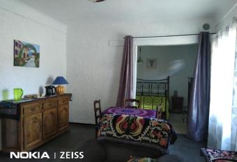 chez jo allows 18 year olds to book a room