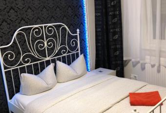 Hostel Nuremberg allows 18 year olds to book a room