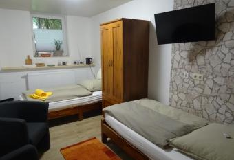 Pension und G  stehaus Paffrath has Balcony rooms