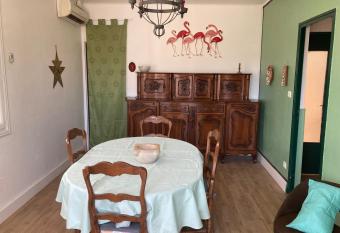 la provence 17 les horizons clairs chemin des passons has Balcony rooms