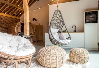 De Hoeveschuur has Balcony rooms