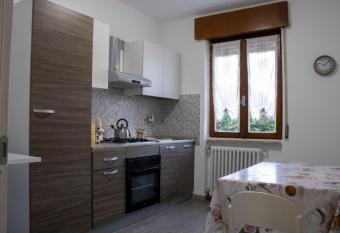 La tana dello zio Gio allows 18 year olds to book a room