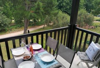 #Bel appartement cosy Clos Mathilde ! has Balcony rooms