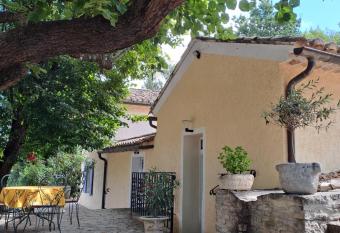 Les Deux Tilleuls has Balcony rooms