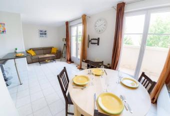 Le Lumineux-T2-43m2-Face Val d Europe-Disney has Balcony rooms