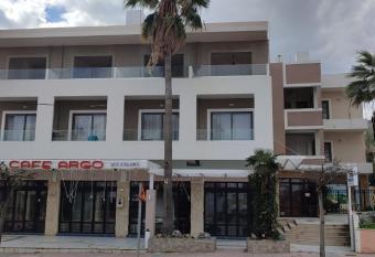 Argo Studios has Balcony rooms