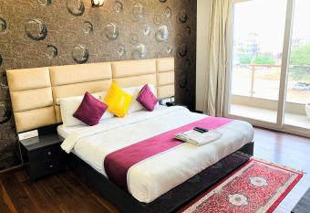 Lime Tree Hotel Pulkit Gurgaon-Artemis Hospital, Nearest Metro Huda City Centre has Balcony rooms