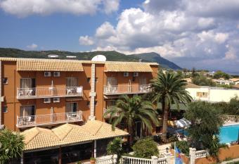 PANTHEON HALL HOTEL has Balcony rooms