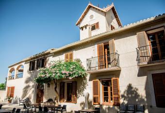 Hotel Torre San Juan allows 18 year olds to book a room