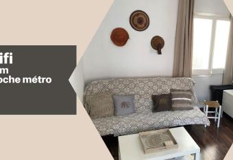   tico lumineux    10 min du centre ville allows 18 year olds to book a room