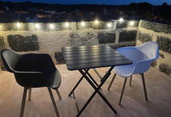 INSOLITE La Tour des Templiers allows 18 year olds to book a room