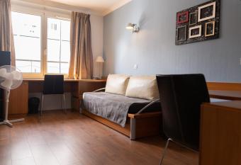 Confortable Apartment Near Porte De Versailles has Balcony rooms