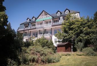 Appartement-Hotel-Anlage Tannenpark allows 18 year olds to book a room