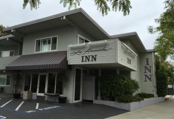 La Avenida Inn has Balcony rooms