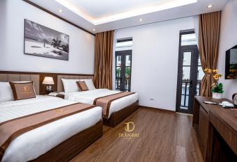 Tr   n      t Hotel has Balcony rooms