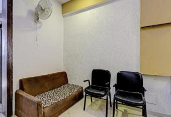 OYO 81170 Hotel Mahima allows 18 year olds to book a room