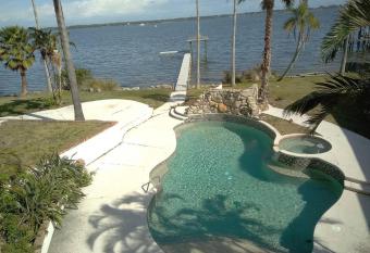 Pineda Palms Estate, 4 Br For 13 Guests has Balcony rooms