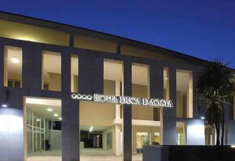 HOTEL DUCA D AOSTA allows 18 year olds to book a room