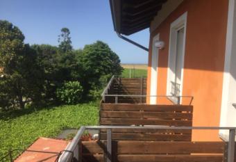 Casa vacanze Girardi has Balcony rooms