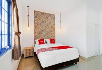 Super OYO 90510 Sand s Residence has Balcony rooms