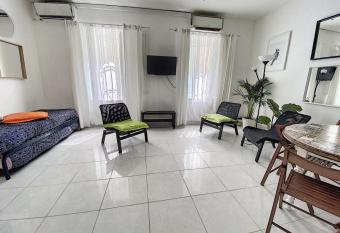 Le Saint Felix -climatis  - rdc allows 18 year olds to book a room