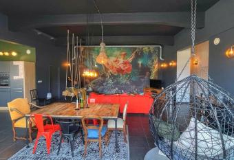 De Luxe allows 18 year olds to book a room