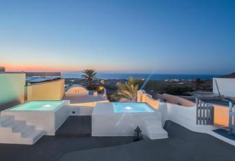 AQUA SERENITY LUXURY SUITES SANTORINI allows 18 year olds to book a room