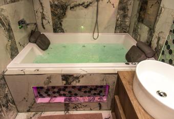 Optimal Apartments has Balcony rooms