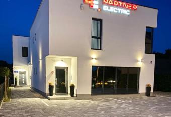 4TREES Airport Apartments has Balcony rooms