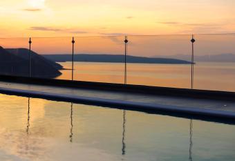 Serenity Penthouse has Balcony rooms