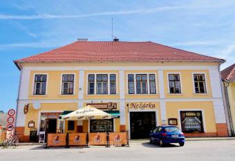 Apartm  ny Restaurace Ne    rka has Balcony rooms