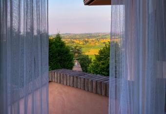 VILLA ISELLA allows 18 year olds to book a room