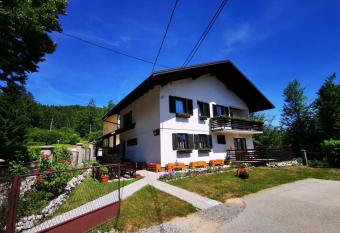 Apartman Ornela has Balcony rooms