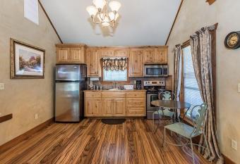 Appian Way Oliva Cottage allows 18 year olds to book a room