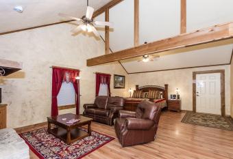 Appian Way Avalon Cottage allows 18 year olds to book a room