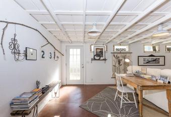 Gausthaus 402 allows 18 year olds to book a room