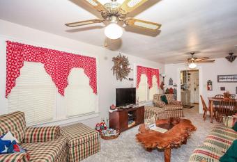 Deannie's Cottage allows 18 year olds to book a room