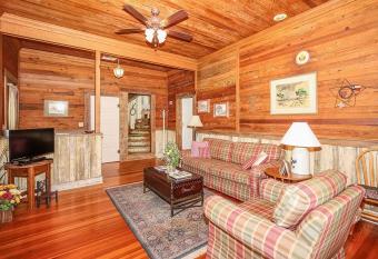 Sophia's Secret allows 18 year olds to book a room