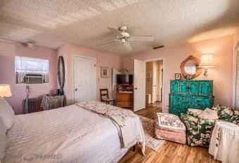 Binky's Nest allows 18 year olds to book a room