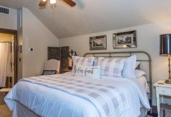 Centre Street Studio allows 18 year olds to book a room