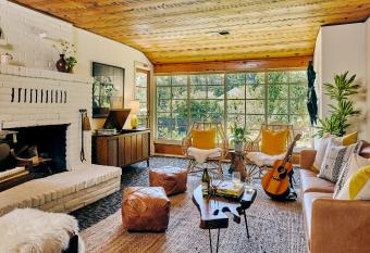 Highlands Resort - Adults Only allows 18 year olds to book a room