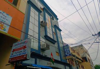 SPOT ON Hotel Taj allows 18 year olds to book a room