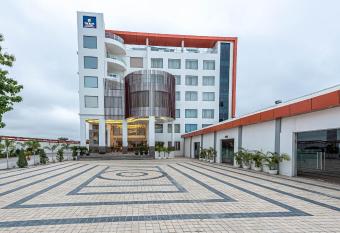 The Elite Lucknow Convention Hotel allows 18 year olds to book a room