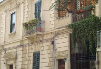 La Maison des Livres allows 18 year olds to book a room