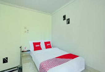 OYO 90512 Tiny House allows 18 year olds to book a room