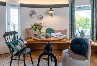 Doppelzimmer Best Price allows 18 year olds to book a room