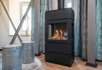 Doppelzimmer Deluxe mit Weitblick allows 18 year olds to book a room