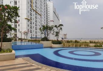 Apartment Bassura City by Travelibu has Balcony rooms