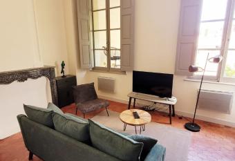 Cosy Apartment In The Heart Of Avignon has Balcony rooms