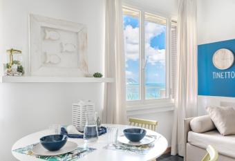 Eco dei Poeti, Terre Marine allows 18 year olds to book a room